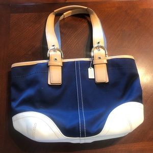 Barely worn mid to small size coach purse  👜